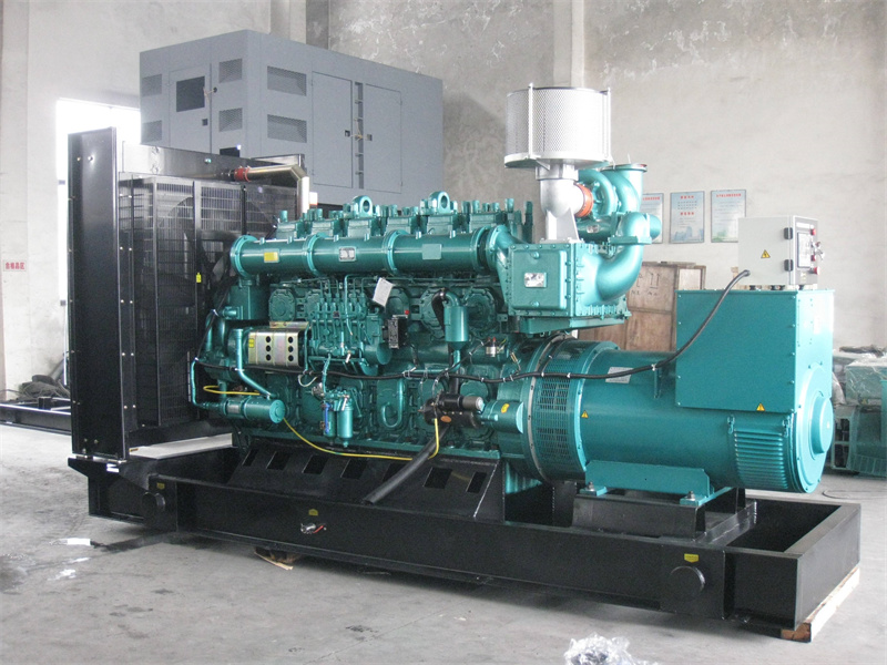 阜平200KW 柴油发电机的油耗是多少？