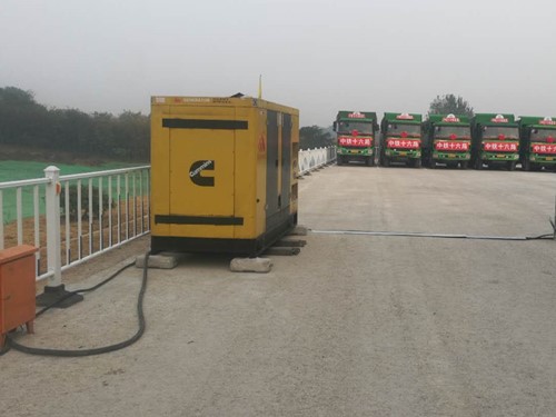 阜平电力系统的稳定性和设备兼容性如何影响发电机组的频率规格？