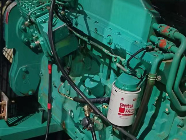 阜平如何确定新的发电机组控制系统是否与原系统兼容？